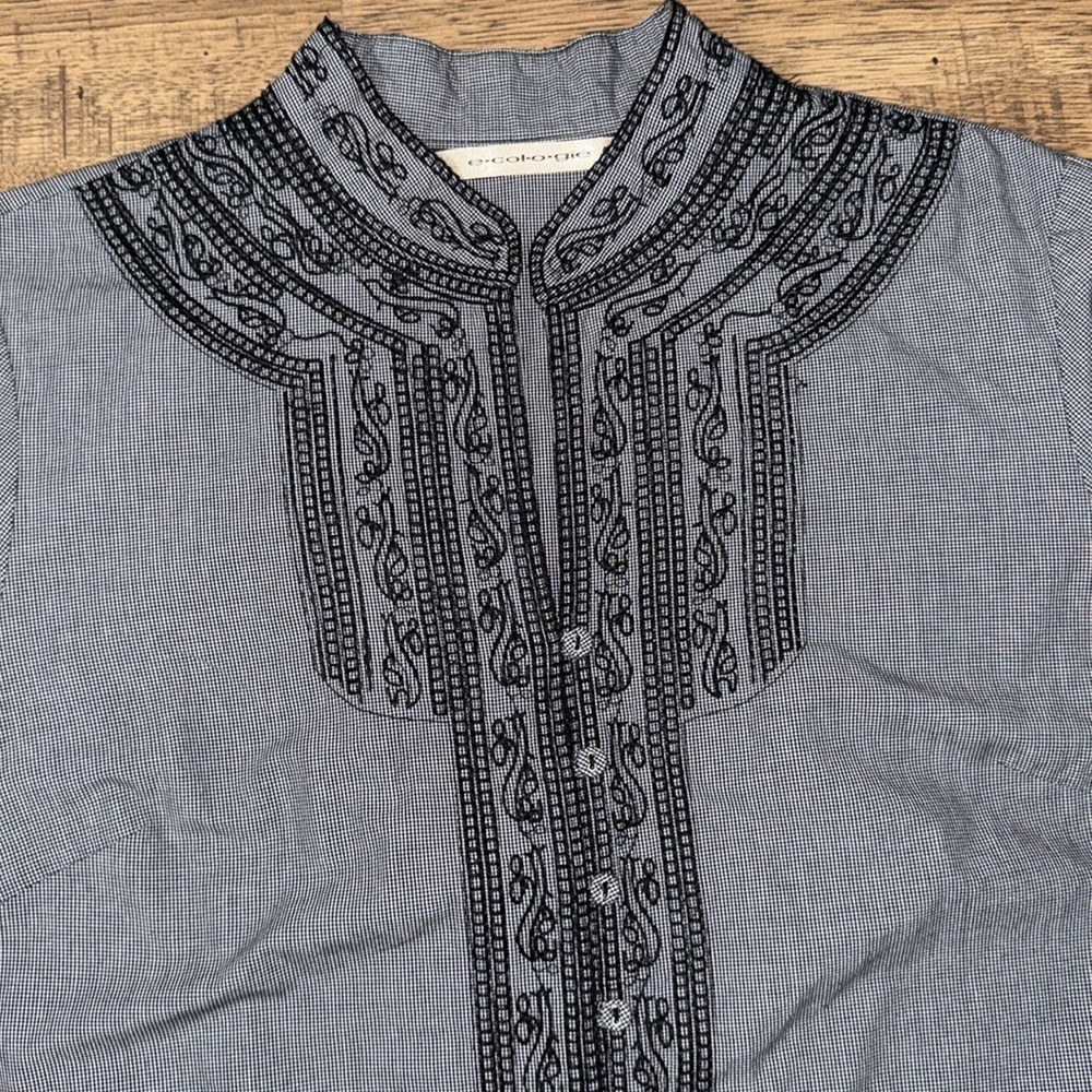 e-col-o-gie Gray Embroidered Button-Up Blouse Size L